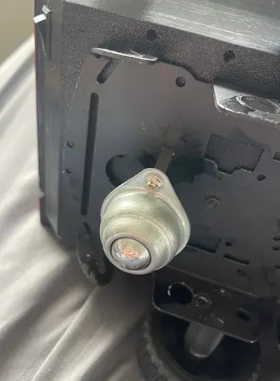 后脚轮安装