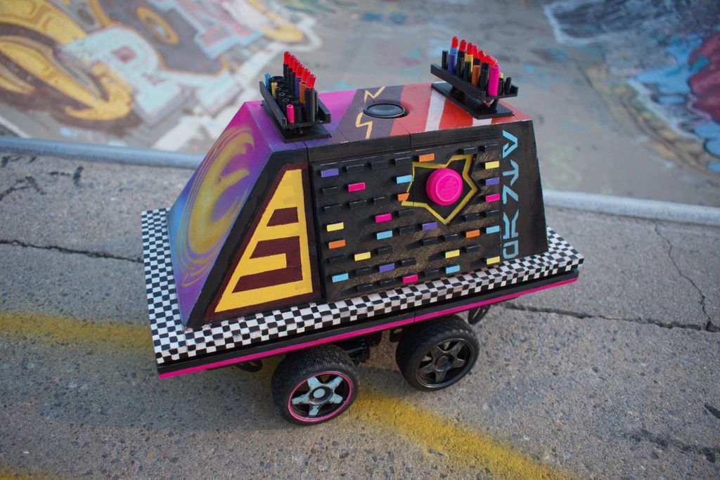 自制"派对模式"自走老鼠机器人:会尖叫、会摇摆的 Arduino DIY 项目